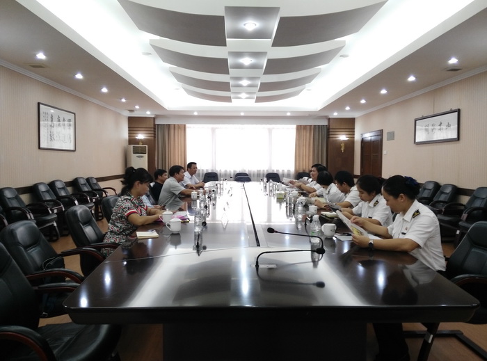 4座谈会作家们畅所欲言.jpg