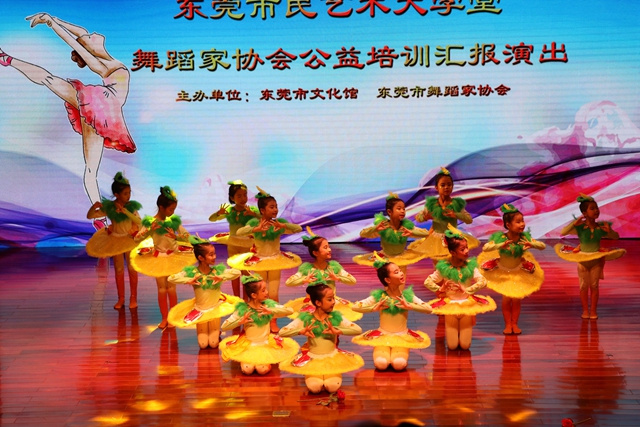 4舞蹈《欢乐的布谷》.jpg