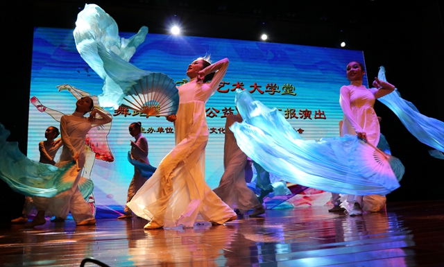 7舞蹈《听海》.jpg