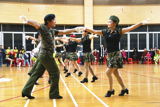 15 《双人水兵舞》.JPG