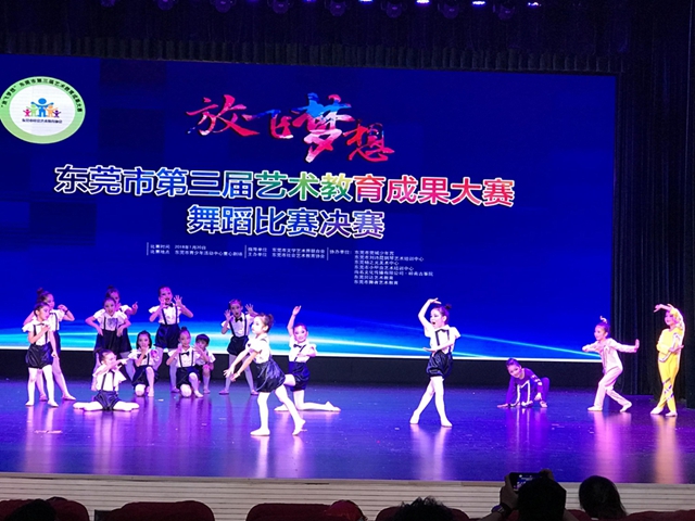 1儿童组金奖《快乐的音乐课》.JPG