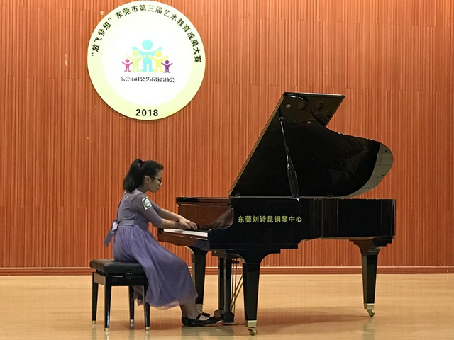 2少年组钢琴表演.JPG