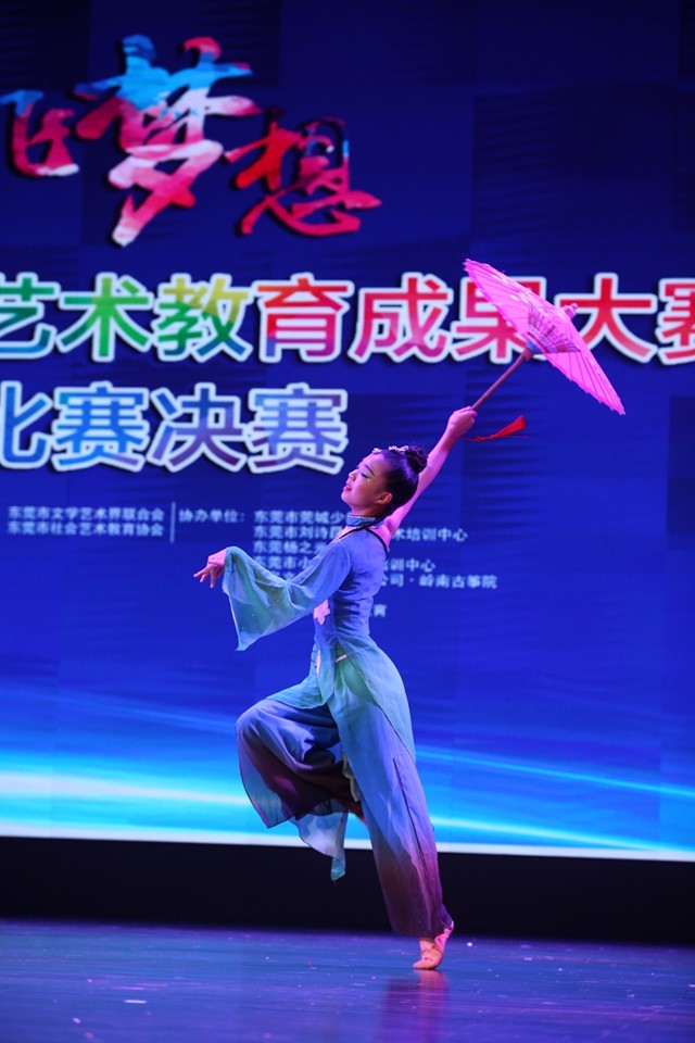 6少年组金奖《羽化灵蛇》.JPG