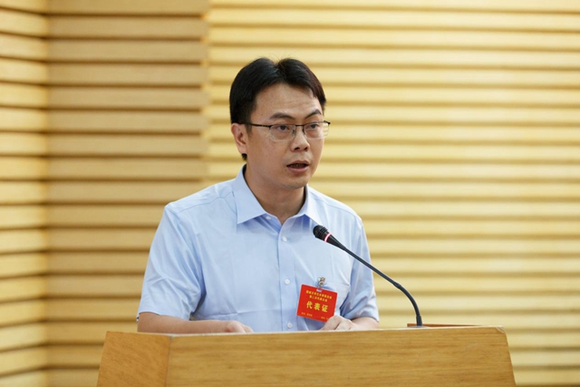 9新当选的莞城文联主席陈浩荣致辞.jpg