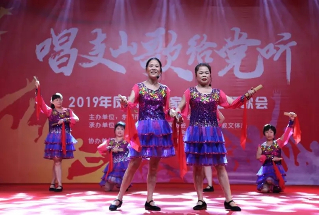 表演唱《凤岗法制爱宣扬》.jpg