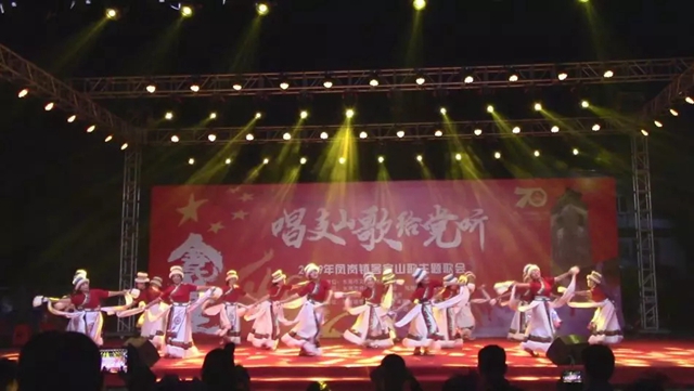 舞蹈《欢快的卓嫫》.jpg